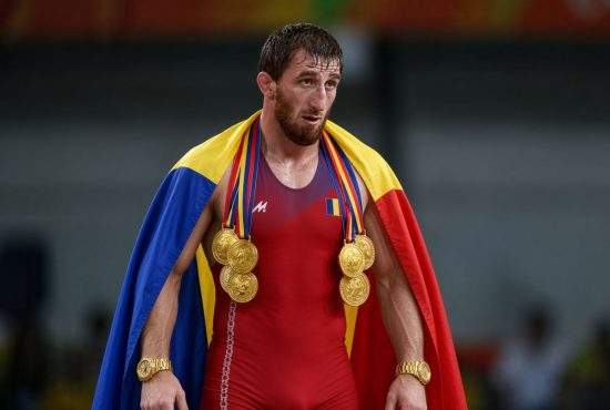 Rusul tot rus! Nemulţumit cu bronzul, Saritov a luat medaliile de aur ale fetelor de la scrimă