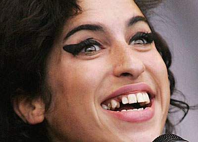 Amy Winehouse a venit urâtă la un concert