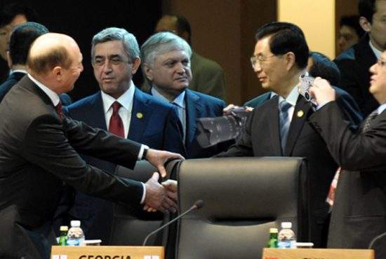 Traian Băsescu, surprins că n-a fost tratat cu sictir la conferinţa de la Seul
