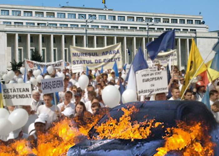 Băsiştii nu lasă pompierii să ajungă la maşina ce arde la Guvern: Nu stingeţi flacăra democraţiei!