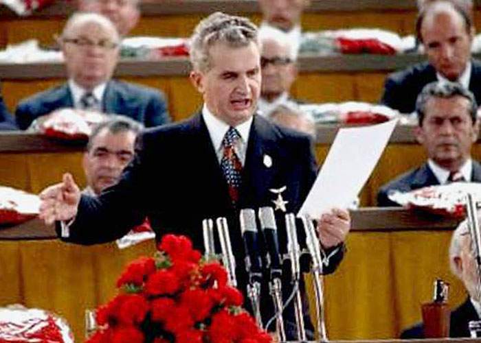 Nicolae Ceauşescu a prevestit apariţia clasei pregătitoare într-un catren din 1972!