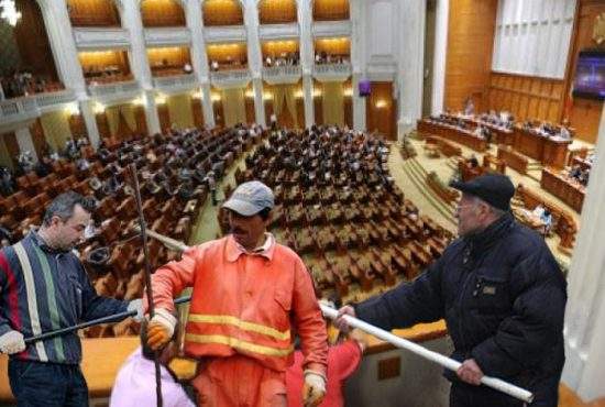 Deputaţii vor putea fi eutanasiaţi cu acordul alegătorilor!