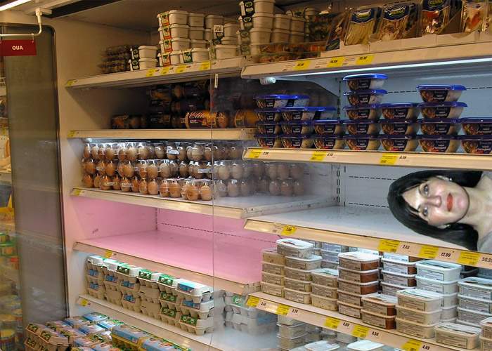 Inspectorii OPC au descoperit-o pe Elodia în congelatorul unui supermarket bucureştean