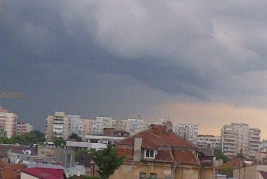 Ploi torențiale în România. Plânge cerul după emisiunea lui CTP