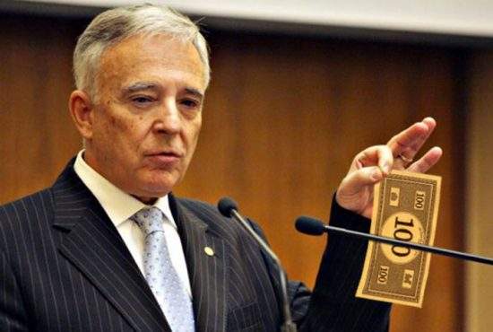 Isărescu: “Dacă mai scade leul, Banca Naţională va începe să emită şaibe şi bani de Monopoly”