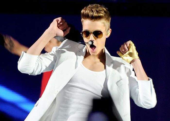 Organizare penibilă la ultimul concert Justin Bieber! Spectatorii nu au primit pungi pentru vomitat
