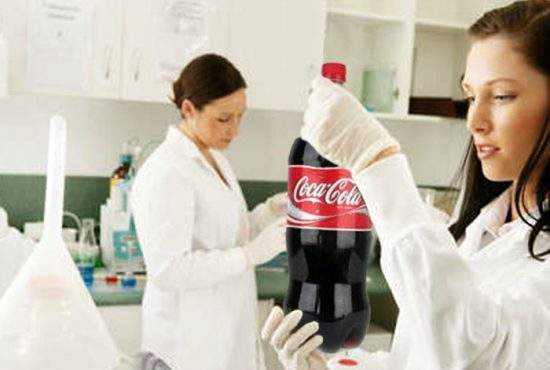 Oamenii de ştiinţă britanici au descoperit primul compus absolut inofensiv din Coca-Cola!