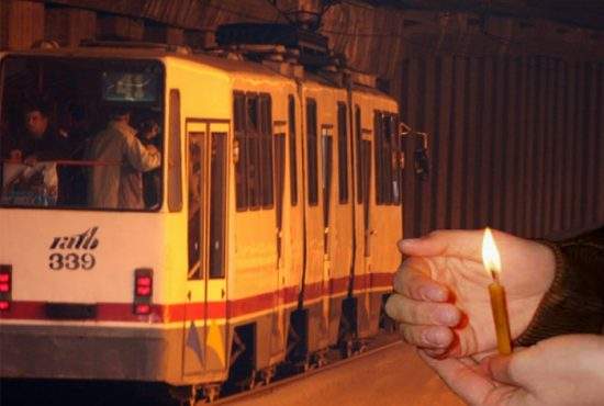 În noaptea de Înviere a fost arestat un psihopat care picura ceară pe călătorii din tramvaiul 41