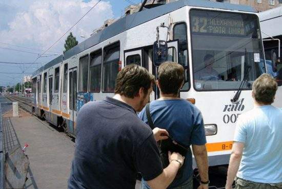 Poliţia sfătuieşte persoanele fără buletin să fure acte de la cetăţeni cu care seamănă cât de cât