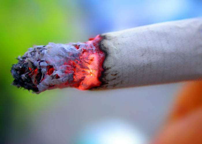 UE interzice fumatul pasiv în instituţii şi în spaţiile publice!