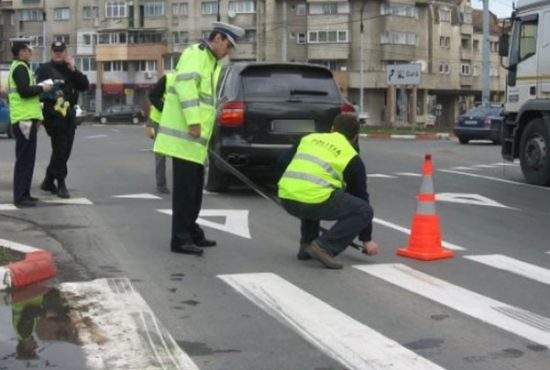 Hai să fim pozitivi! Conform noilor legi, dacă loveşti un parlamentar cu maşina pe trecere, nu păţeşti nimic