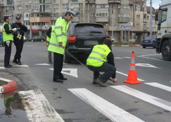 Hai să fim pozitivi! Conform noilor legi, dacă loveşti un parlamentar cu maşina pe trecere, nu păţeşti nimic