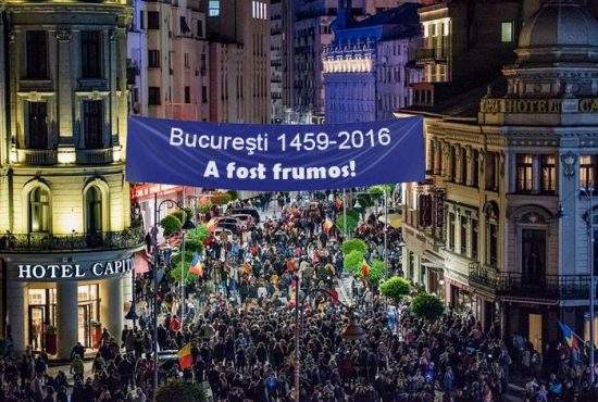 Adio, București! Locuitorii Capitalei sărbătoresc în stradă „Ultima săptămână fără Firea”
