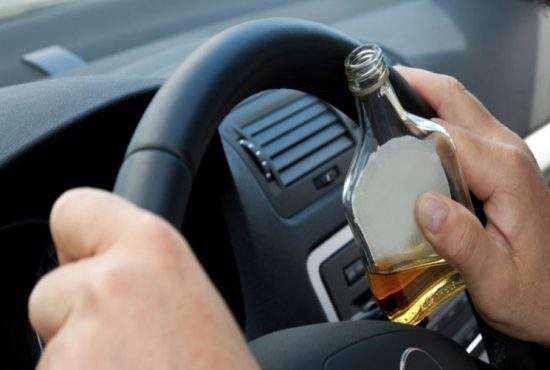 Consumul de alcool a scăzut drastic de când românii nu se mai urcă la volan