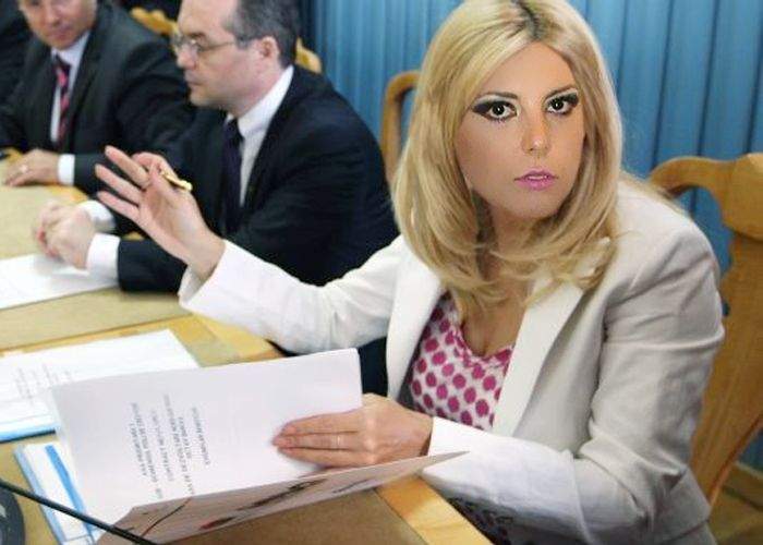 Preşedintele cere înlocuirea ministrului Elena Udrea cu cineva profesionist: Alina Plugaru