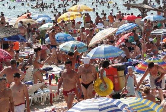 După hepatita din Bulgaria, Ministerul de Externe dă un nou avertisment: „Apa din Grecia are SIDA”