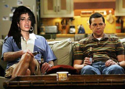 Amy Winehouse urma să-l înlocuiască pe Charlie Sheen în serialul “Two and a Half Men”