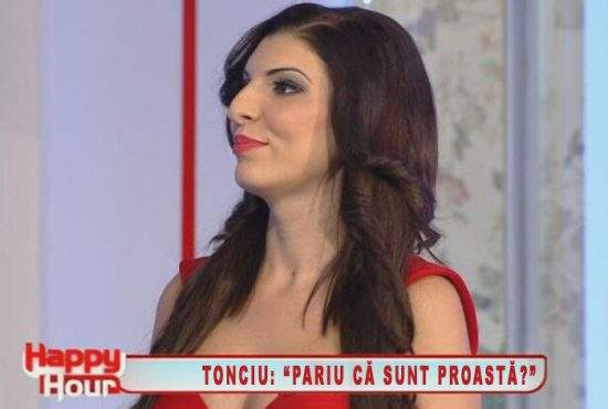 Andreea Tonciu, revoltată: M-am săturat să-mi subestimaţi prostia! Înţelegeţi odată că sunt proastă!