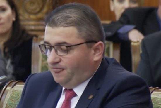 Parcă e destinat la Ministerul Economiei! Dănuţ Andruşca funcţionează cu doar 30% din creier