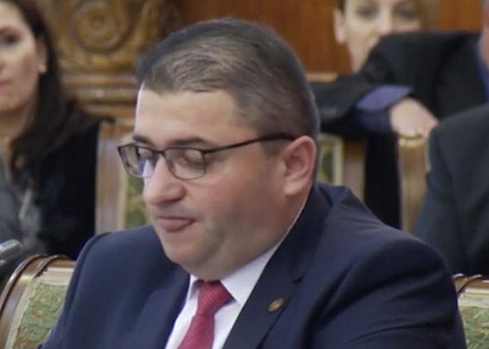 Parcă e destinat la Ministerul Economiei! Dănuţ Andruşca funcţionează cu doar 30% din creier