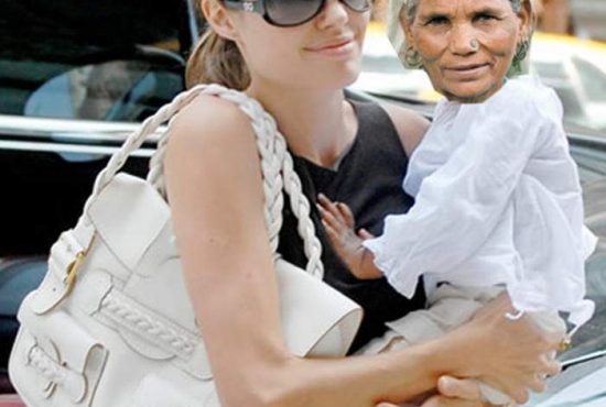 Angelina Jolie e în România. Înfiază pensionari