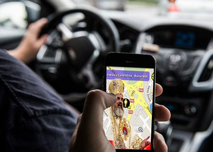 Noua aplicaţie de taxi a Primăriei Bucureşti îţi ia din cont 10 lei la fiecare cursă şi-i donează la Catedrală