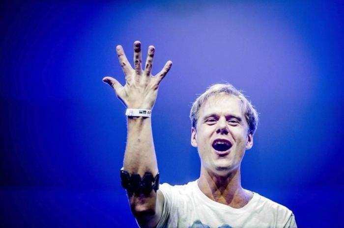 E oficial! Armin van Buuren a venit de atâtea ori în România încât a fost numit membru onorific în Boney M.