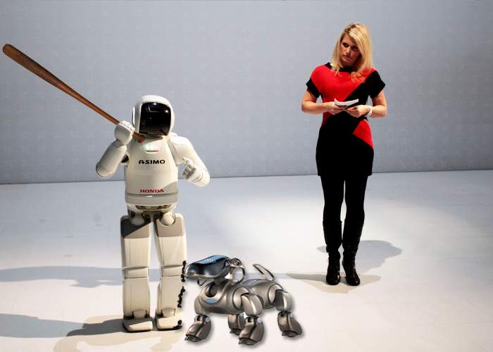 Robotul japonez ASIMO a fost muşcat de câinele-robot românesc, la o expoziţie internaţională