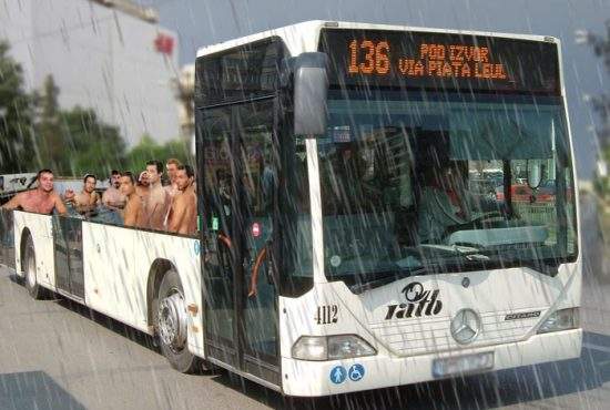 Inovație! În zilele ploioase, RATB introduce autobuze decapotabile, să se spele și călătorii