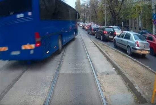 Jandarmeria protestează: Primăria a pus garduri pe linia tramvaiului 21 şi nu mai putem să intrăm cu autocarele!