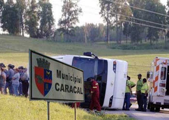 Un autocar plin cu simpatizanţi PP-DD s-a răsturnat în mod misterios la Caracal