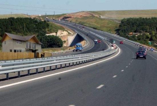 Licitaţie pentru autostrada Comarnic-Braşov: Dacă dai 1000 Euro, trece prin faţa porţii tale!