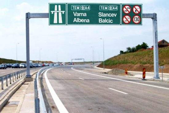 Cât timp ungurii s-au certat ieri cu românii pe Ardeal, bulgarii au mai făcut 2 km de autostradă