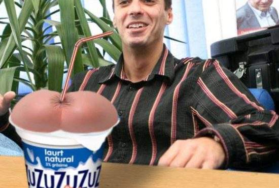 Ca să-l fidelizeze și mai tare pe Mircea Badea, Zuzu lansează gama de produse în formă de cur