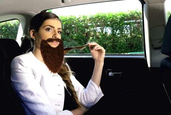 Femeile poartă barbă falsă când iau taxiul, ca să nu se dea la ele ghiolbanul de la volan
