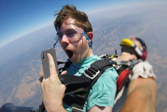 Tragedie aviatică! A sărit cu paraşuta şi nu i s-a deschis telefonul să facă live pe Facebook