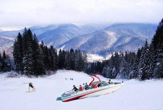 Sporturi extreme! Un român a distrus trei bărci pe pârtia Kalinderu încercând să facă schi nautic