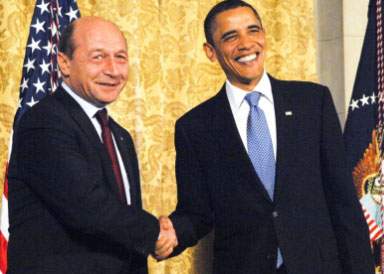 Băsescu a stat la coadă și a plătit 10 dolari ca să se fotografieze cu președintele Obama