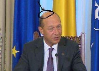 Petele lui Băsescu, scenarii: au apărut la beţie, sunt pete de sânge, au luat forma chipului lui Isus