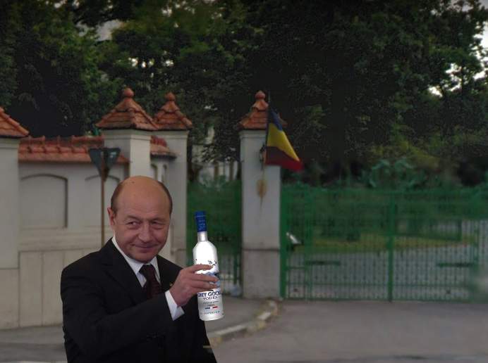 Băsescu îşi scrie memoriile! A început să îşi întrebe prietenii ce a făcut în ultimii 20 de ani