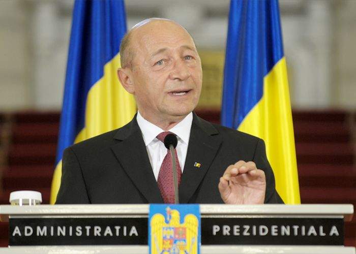 Băsescu neagă recesiunea: „De fapt economia crește, dar în celălalt sens!”