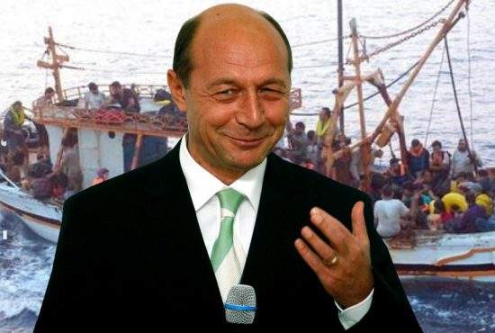 Problema refugiaţilor, rezolvată! Băsescu le-a vândut flota și nu mai au cu ce traversa Mediterana