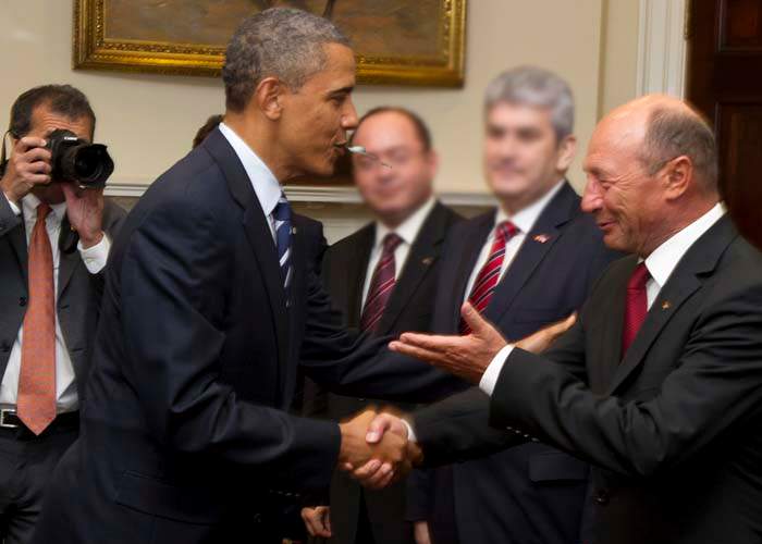 Băsescu s-a remarcat şi la Summitul din Polonia: A fost scuipat de preşedintele Obama!