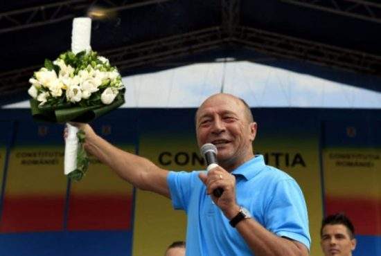CCR dă un nou verdict controversat: Traian Băsescu va fi socru mare la nunta lui Eba