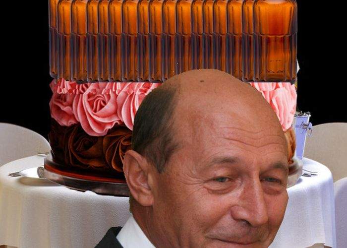 Poza zilei! În loc de lumânări, pe tortul lui Băsescu au fost puse 62 de sticle de whisky