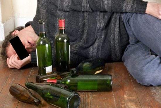 Un student din Cluj e la a şaptea comă alcoolică şi încă n-a reuşit să-şi bea toţi banii de chirie