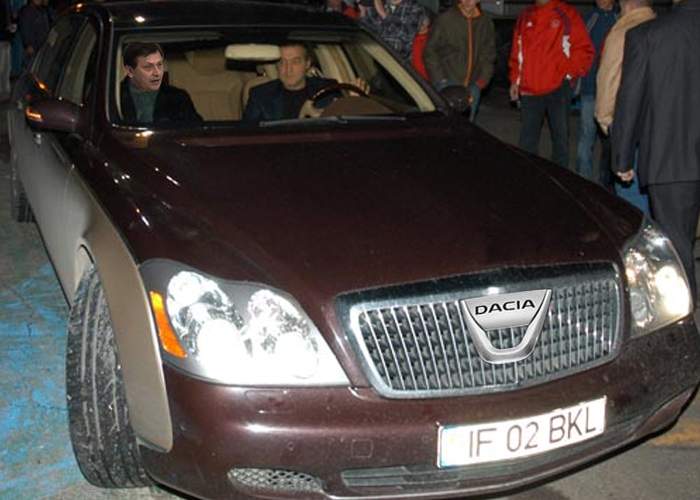 Foto! Gigi Becali şi-a pus pe Maybach sigla Loganului primit în calitate de deputat