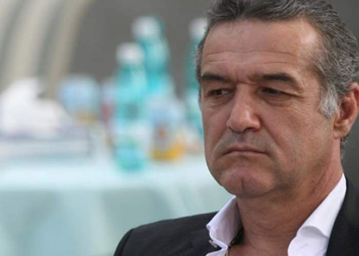 Convins că “Say cheese!” e o aluzie la originile sale, Gigi Becali a bătut un fotograf britanic