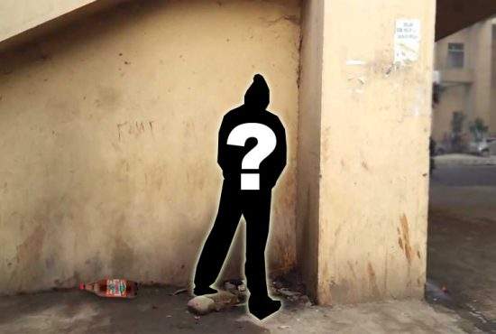 Banksy de România loveşte din nou! Misteriosul beţiv s-a pişat pe încă un zid