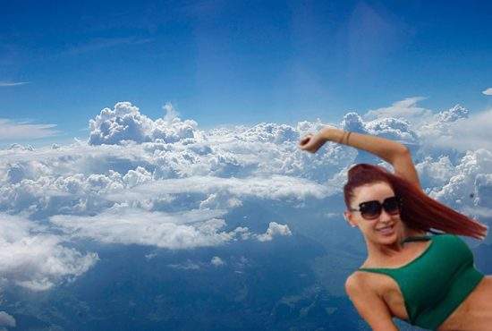 Sătulă să tot dea bani pe avion, Bianca Drăguşanu s-a umflat cu heliu, ca să zboare singură
